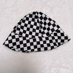 Toddler bucket hat sun hat checkerboard print checker like new 3T